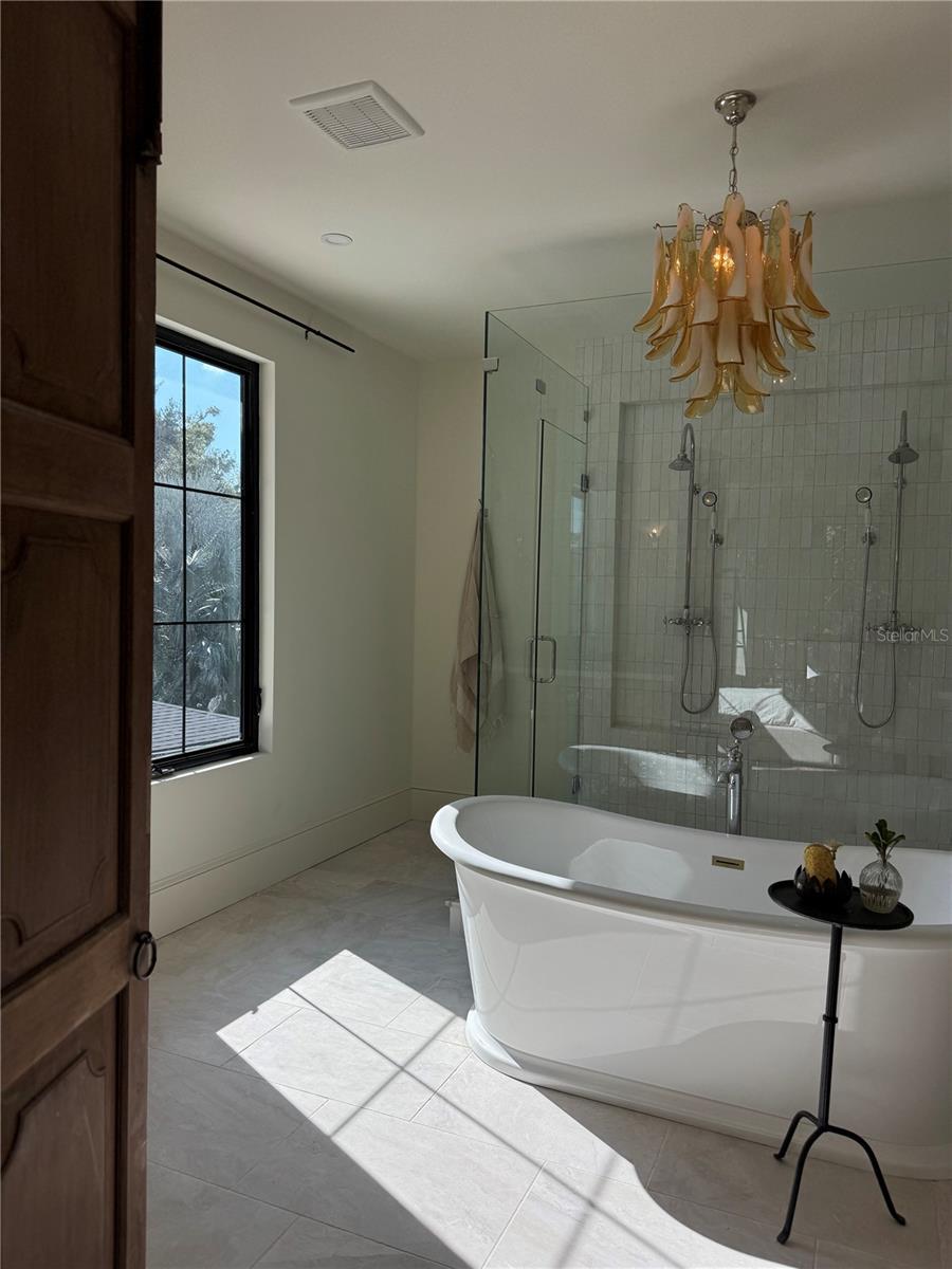 Image 17 of 29 For 706 Amelia Avenue