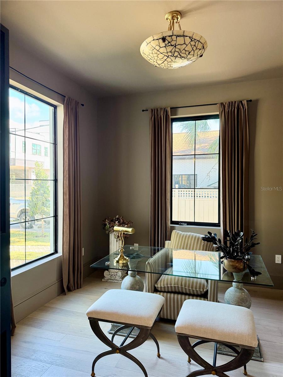 Image 20 of 29 For 706 Amelia Avenue