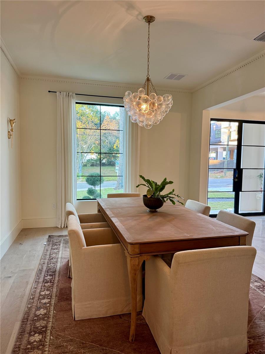 Image 21 of 29 For 706 Amelia Avenue