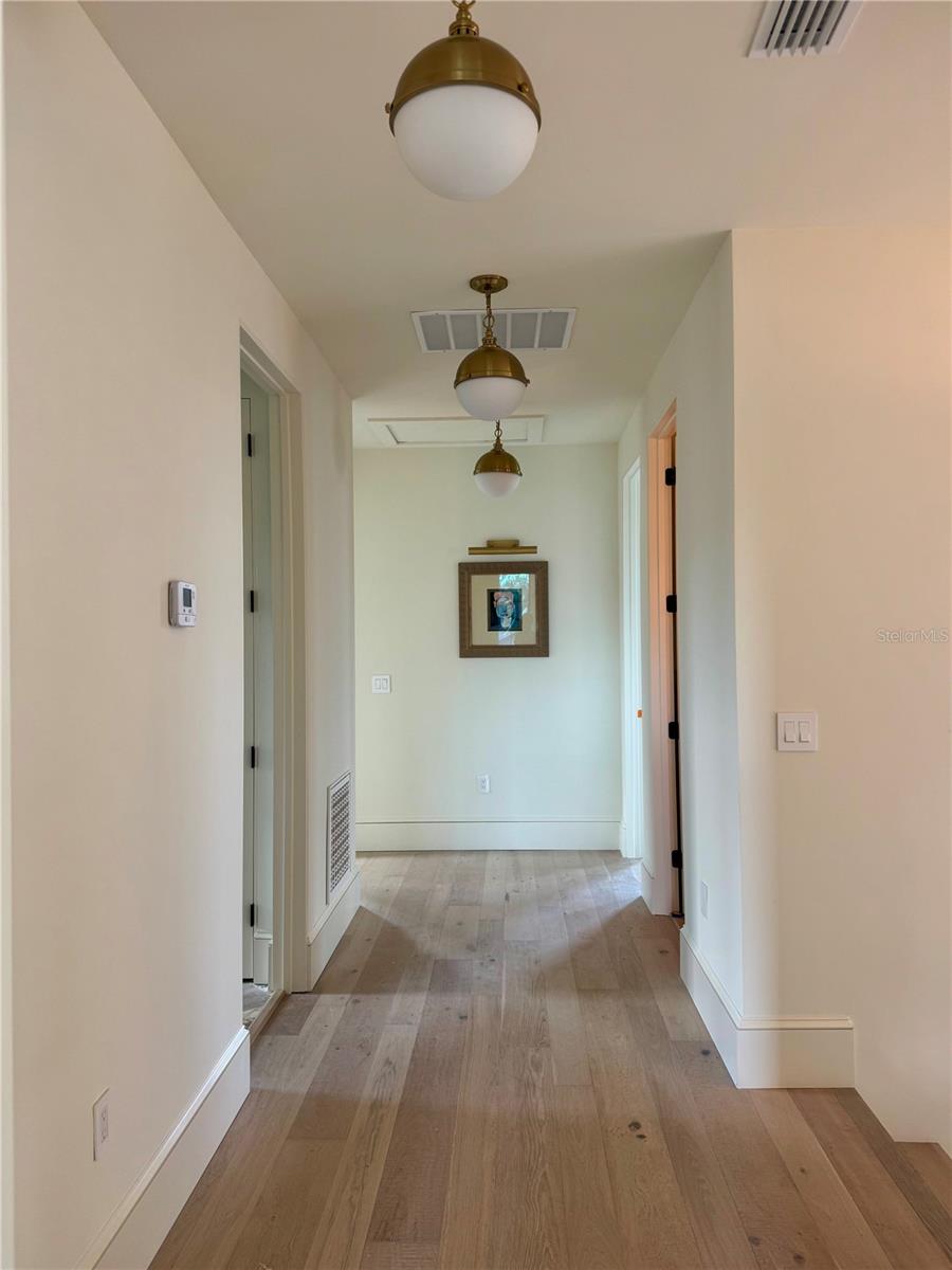 Image 22 of 29 For 706 Amelia Avenue