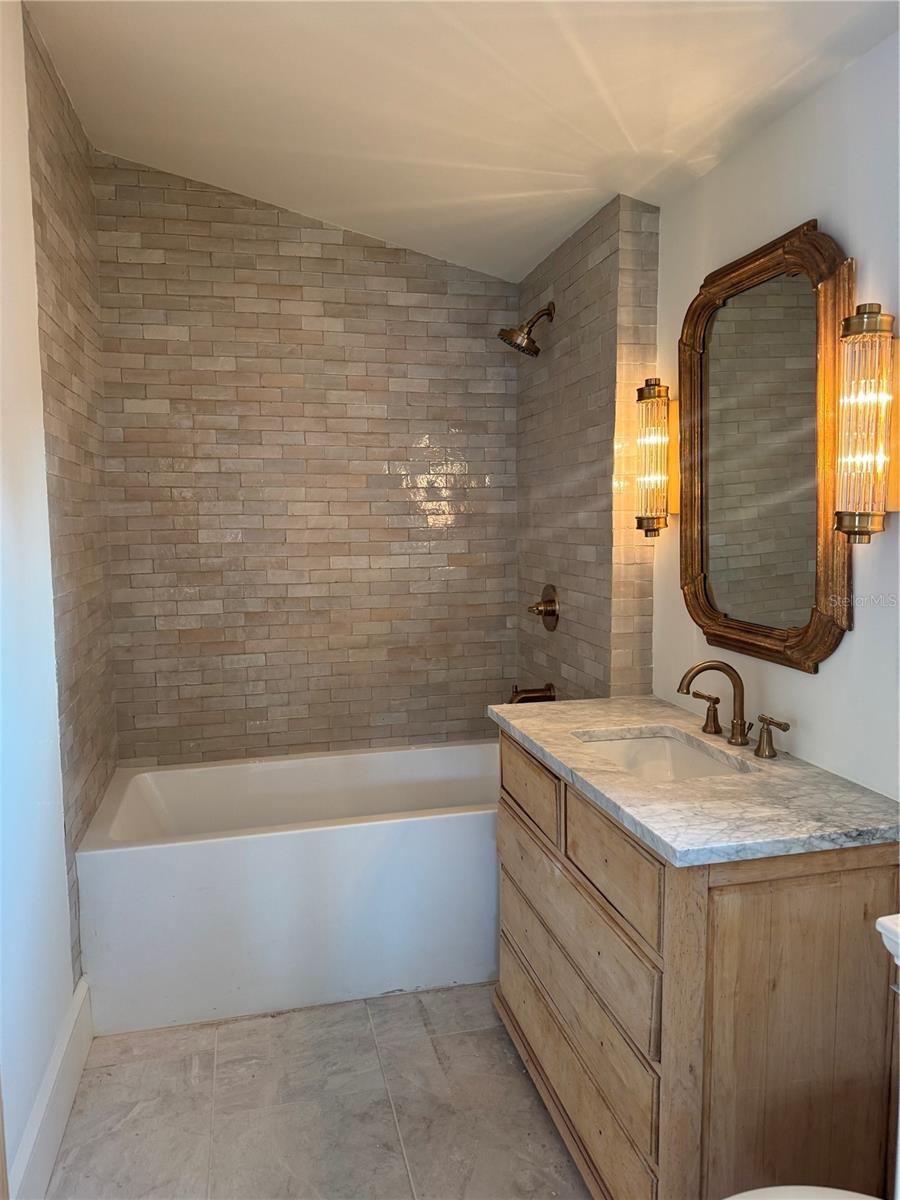 Image 24 of 29 For 706 Amelia Avenue