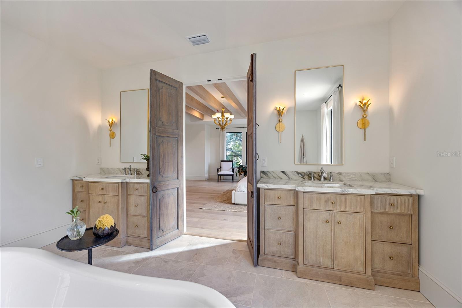 Image 33 of 48 For 706 Amelia Avenue