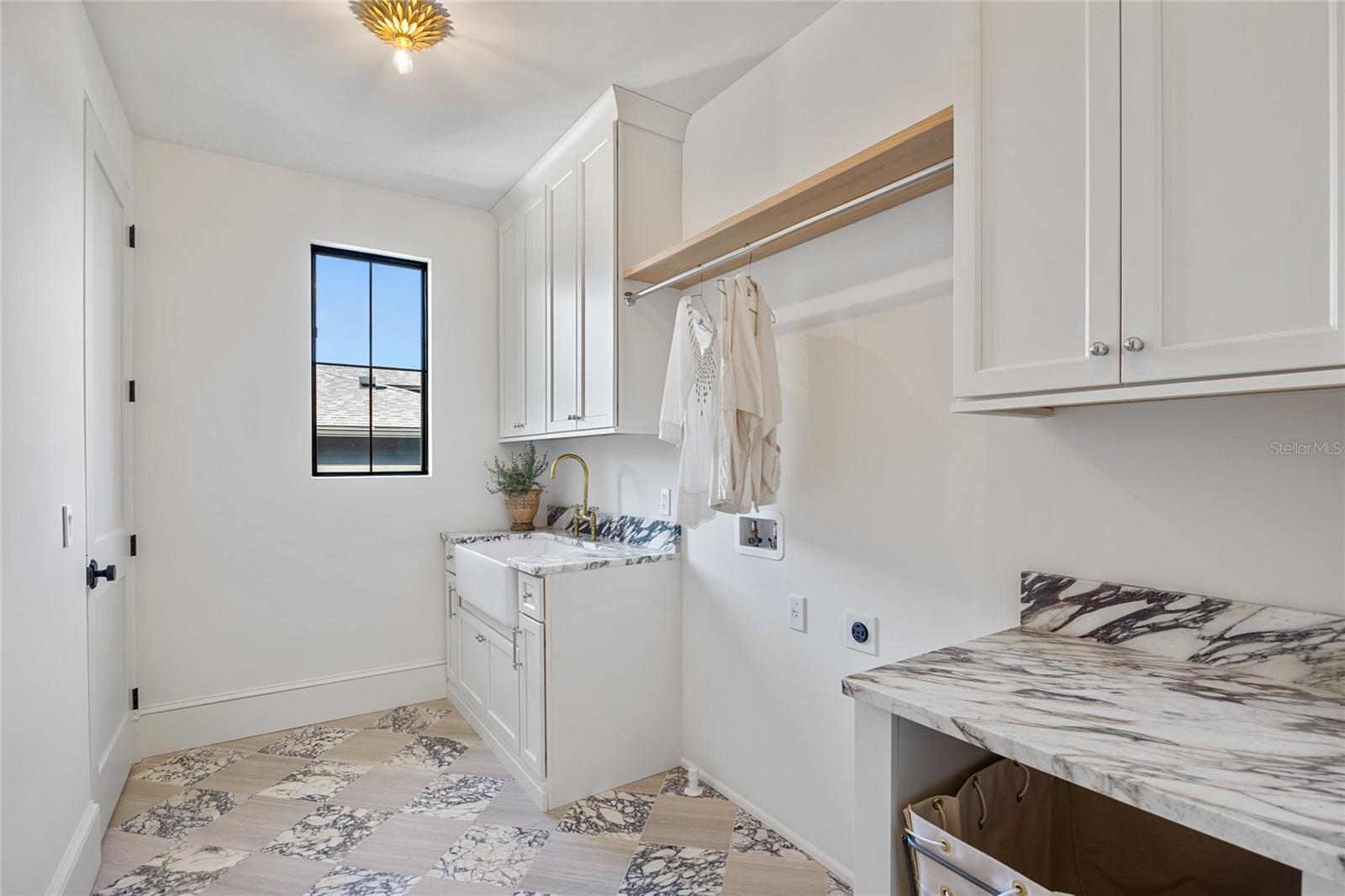 Image 34 of 48 For 706 Amelia Avenue