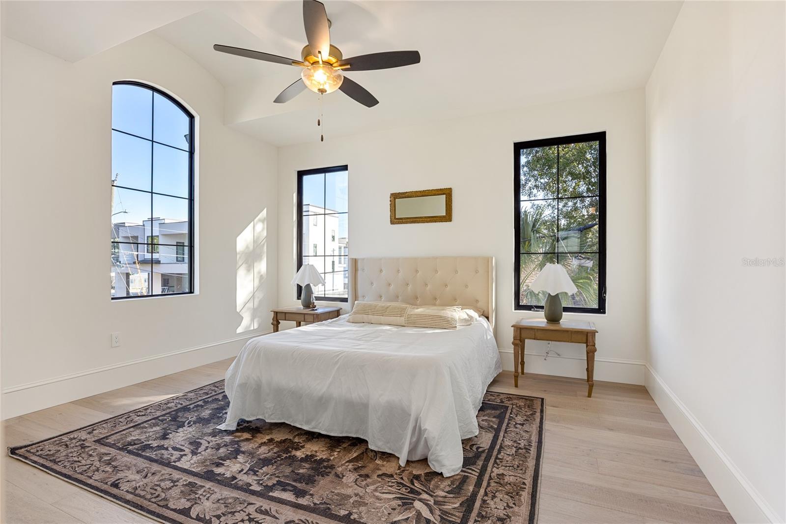 Image 38 of 48 For 706 Amelia Avenue