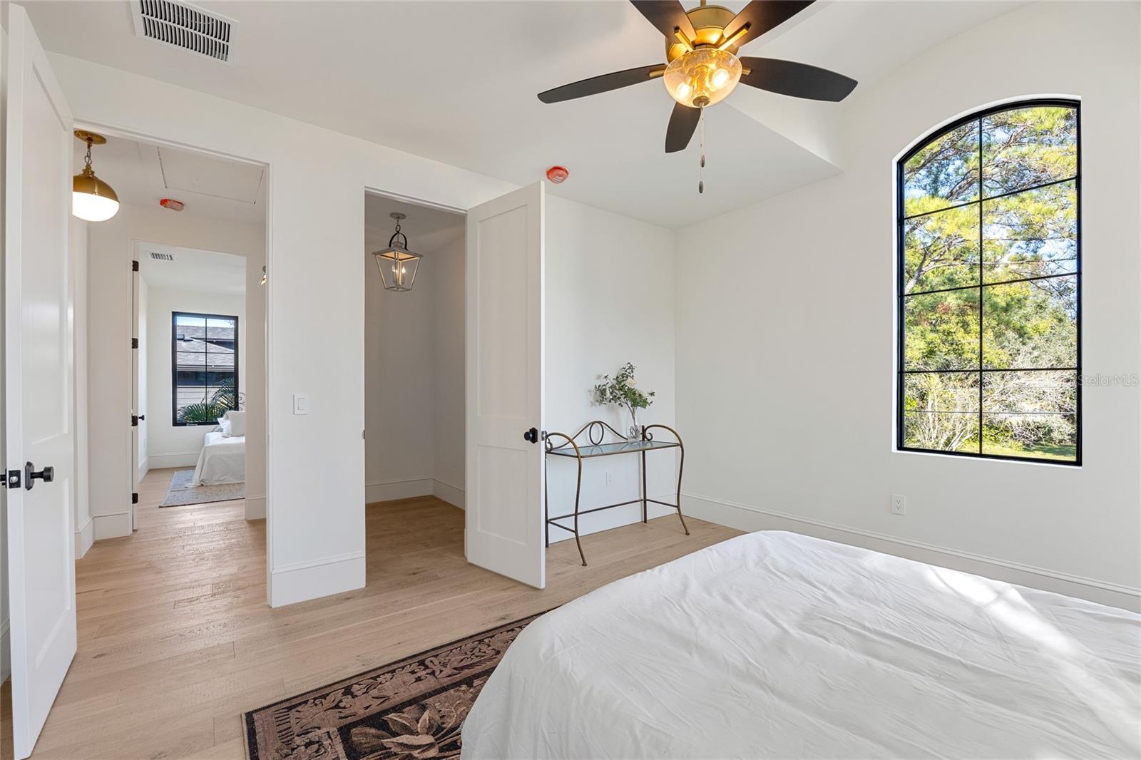 Image 41 of 48 For 706 Amelia Avenue