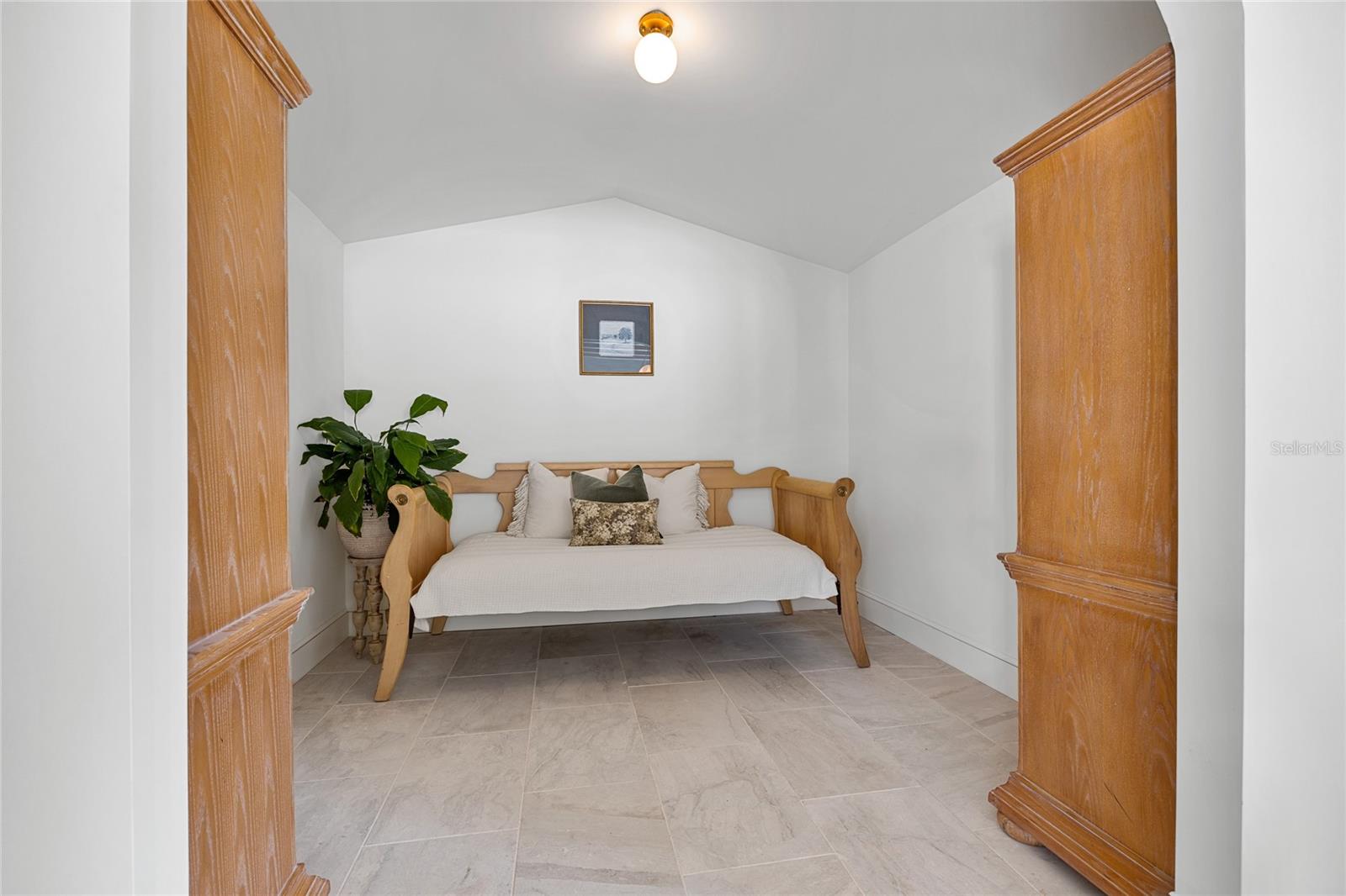 Image 44 of 48 For 706 Amelia Avenue