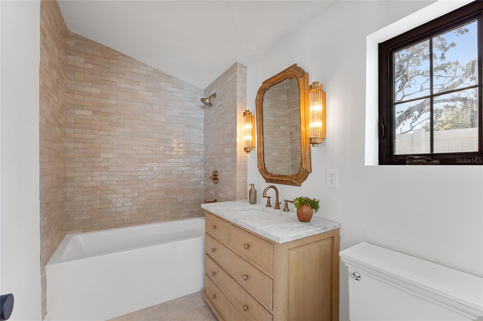 Image 45 of 48 For 706 Amelia Avenue