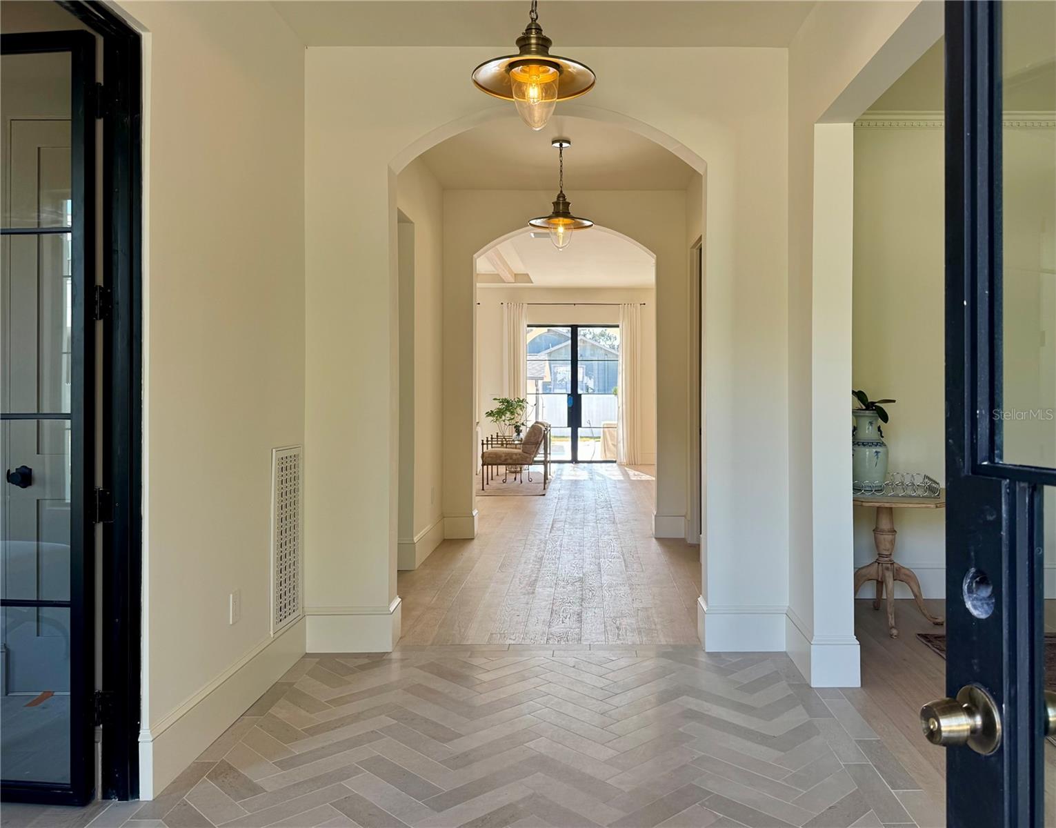 Image 5 of 29 For 706 Amelia Avenue