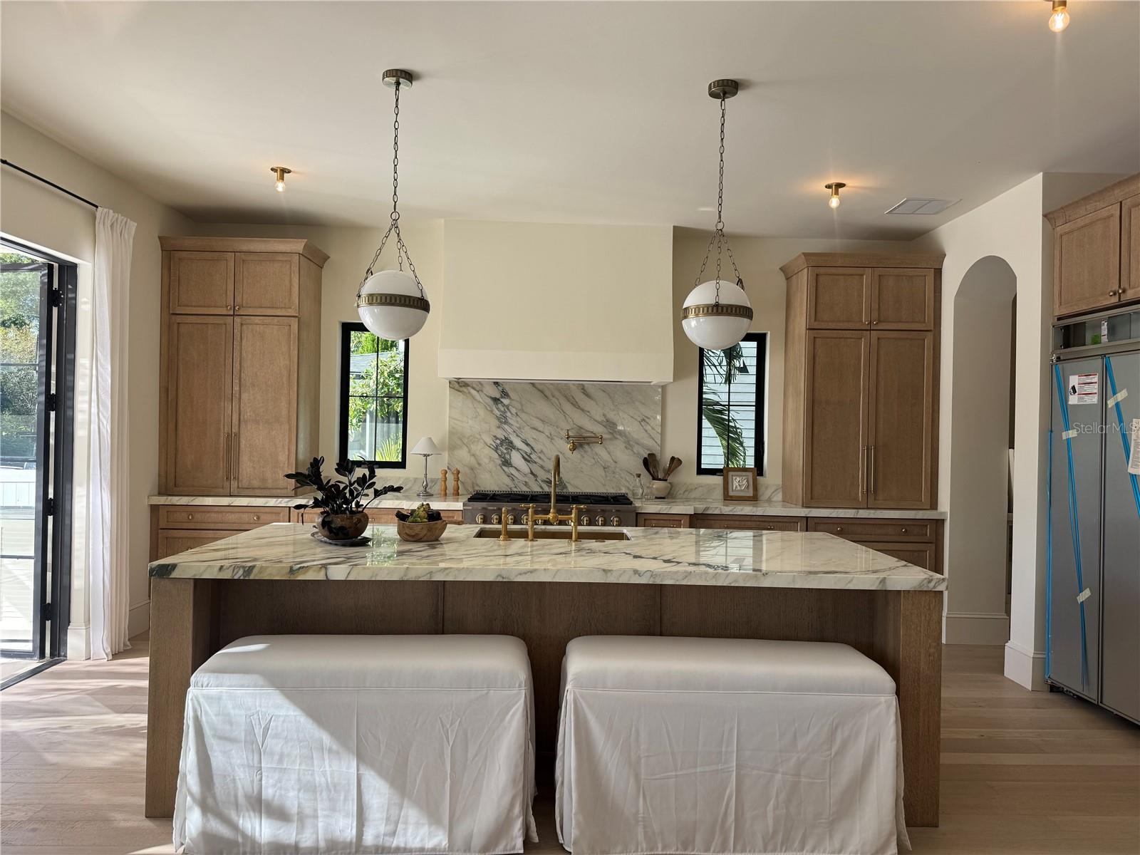 Image 7 of 29 For 706 Amelia Avenue