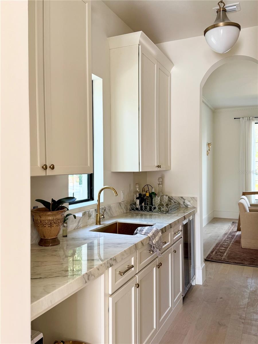 Image 8 of 29 For 706 Amelia Avenue