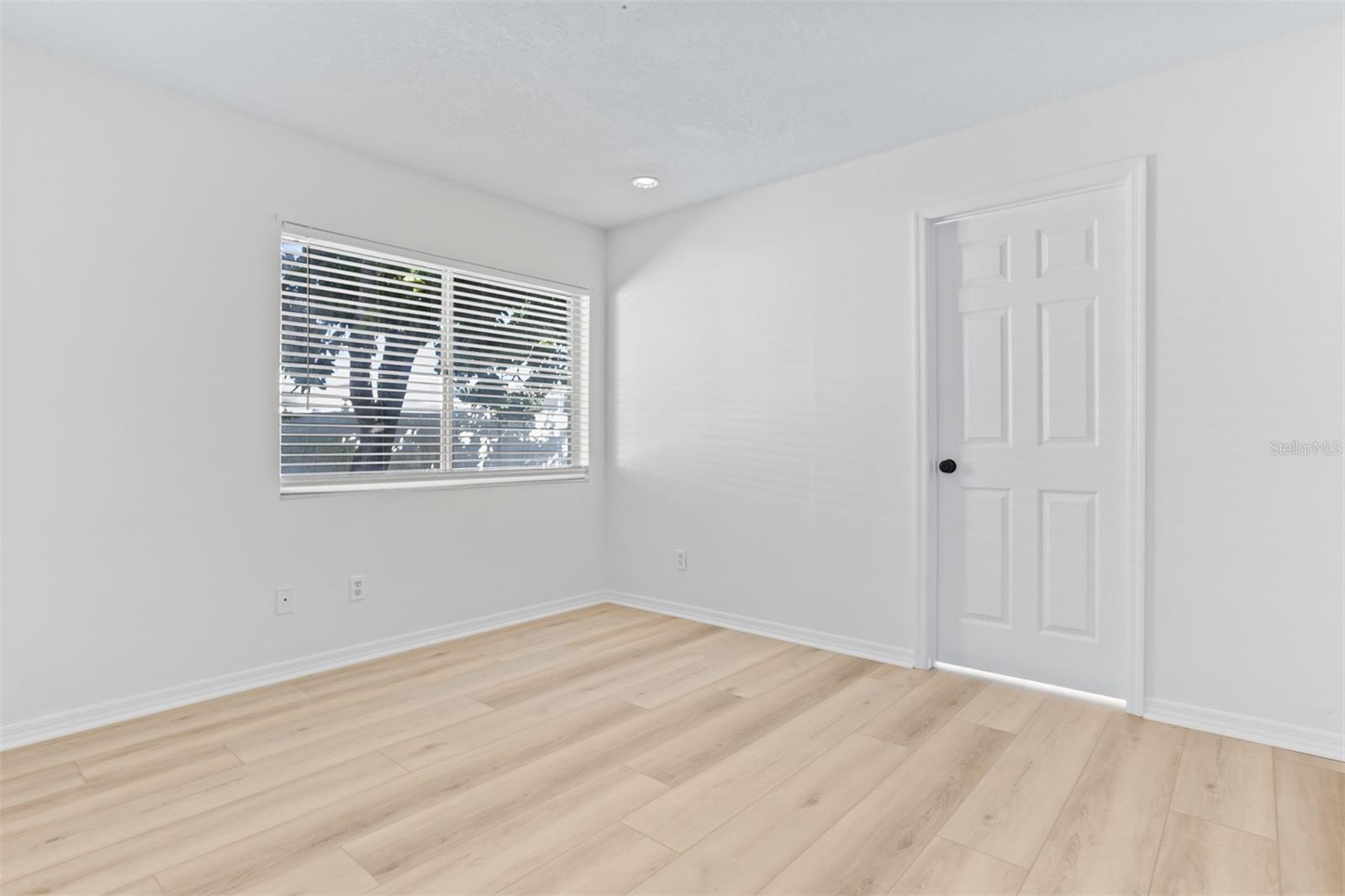 Image 20 of 32 For 1734 Powder Ridge Drive