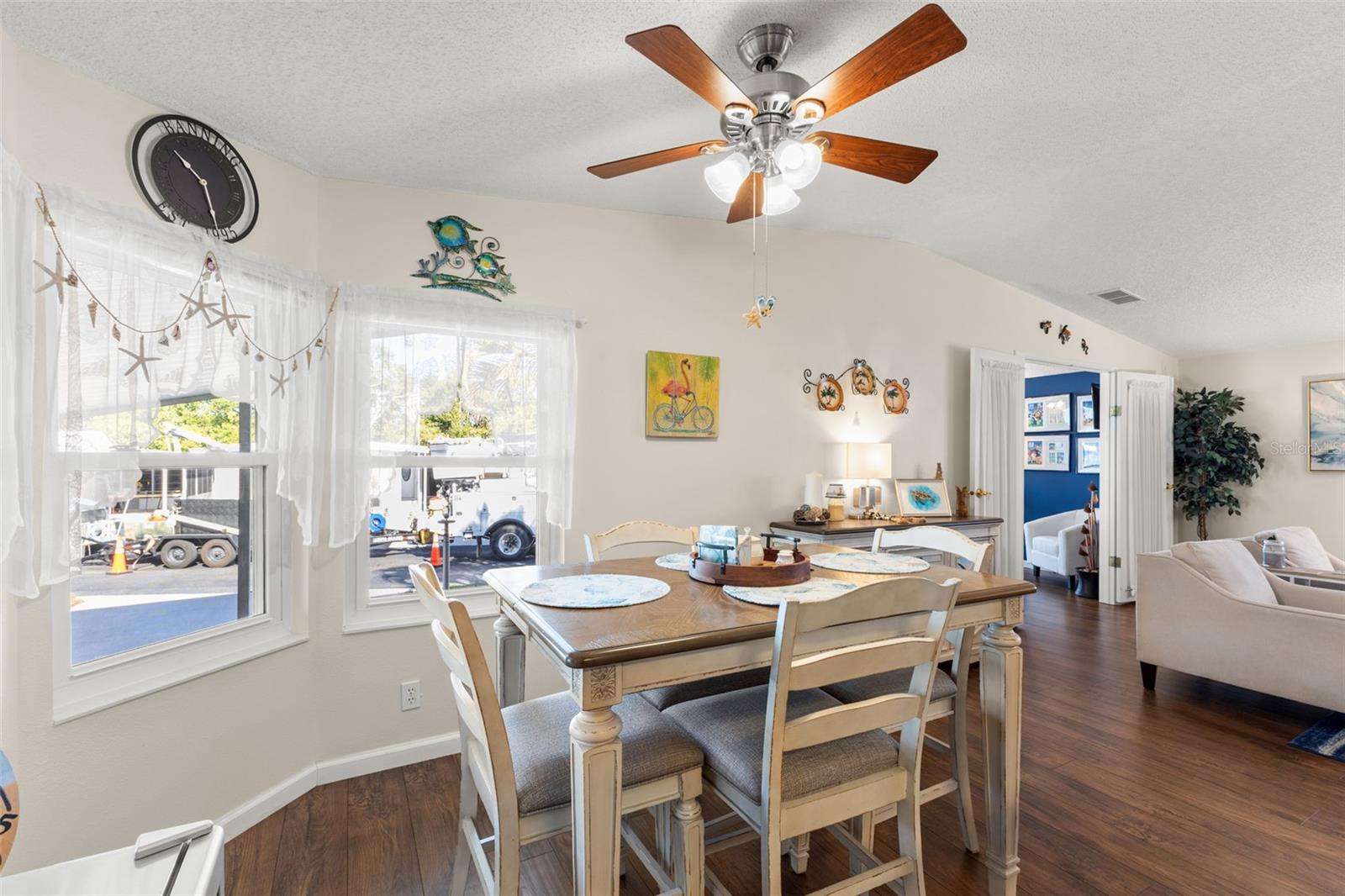 Image 12 of 31 For 624 Mount Piney Avenue Ne 703