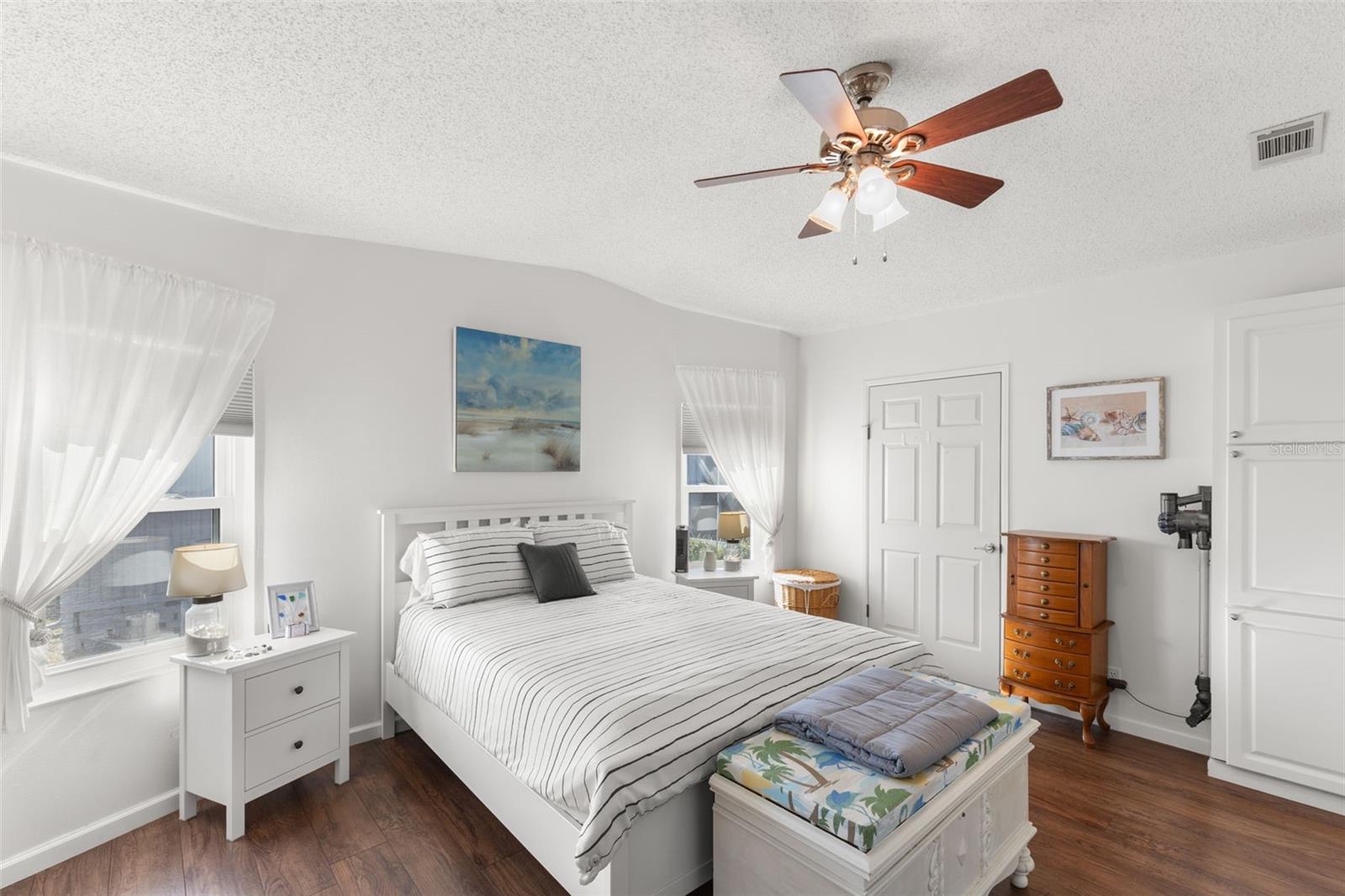 Image 16 of 31 For 624 Mount Piney Avenue Ne 703