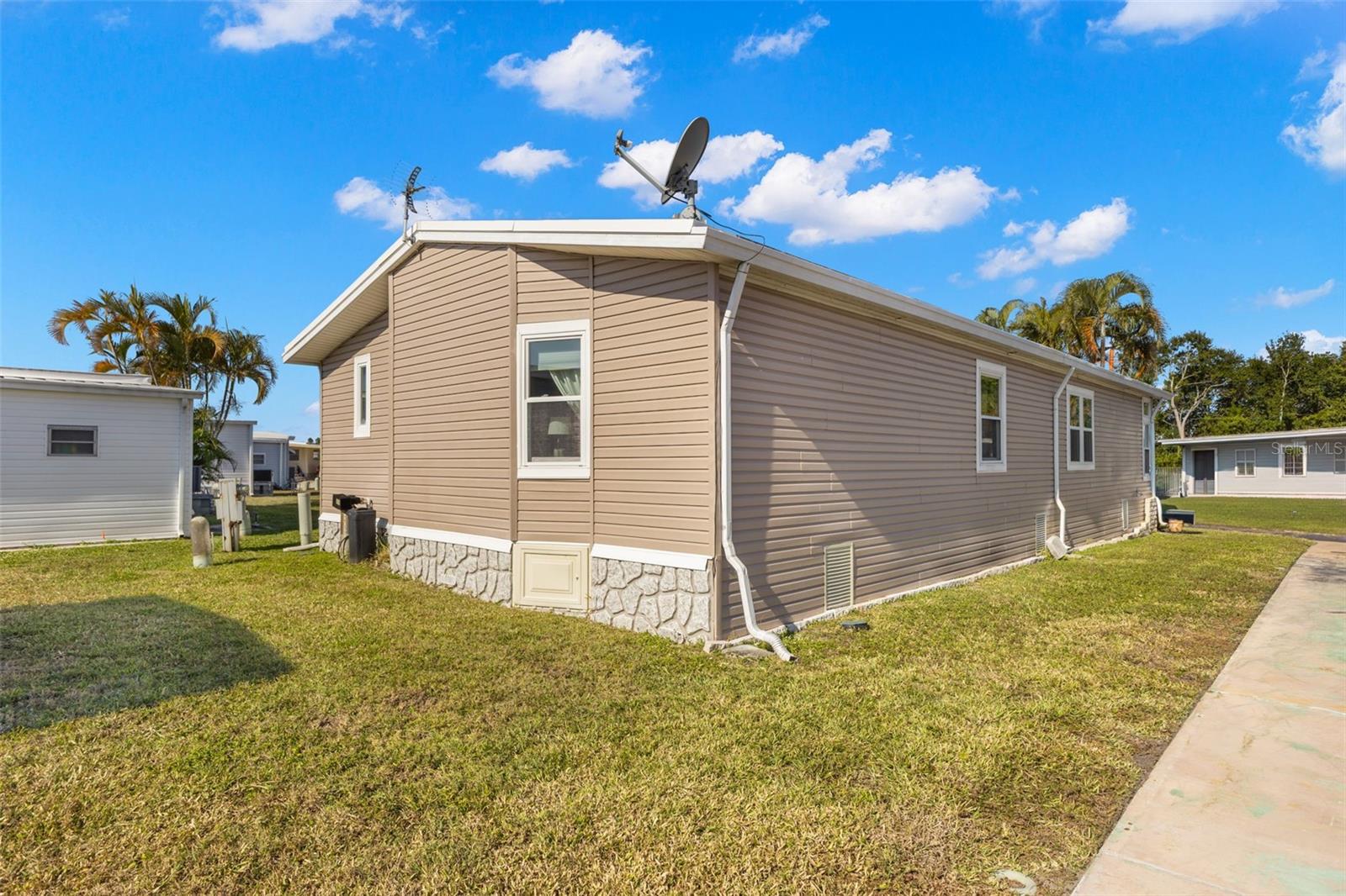 Image 24 of 31 For 624 Mount Piney Avenue Ne 703