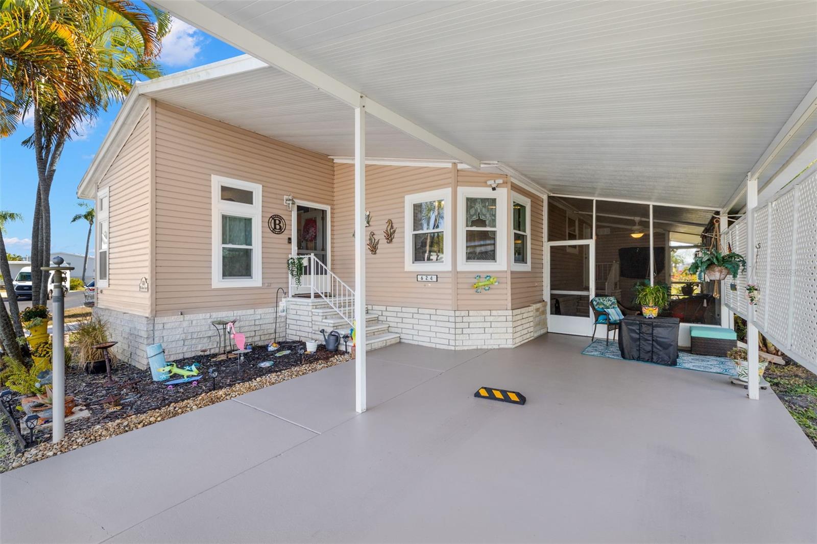 Image 3 of 31 For 624 Mount Piney Avenue Ne 703