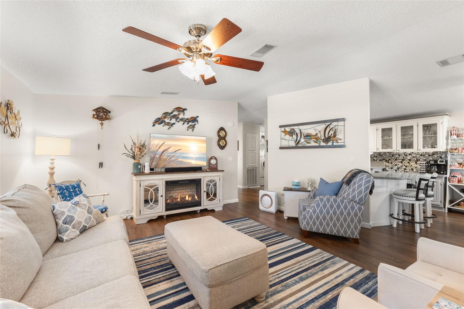 Image 6 of 31 For 624 Mount Piney Avenue Ne 703