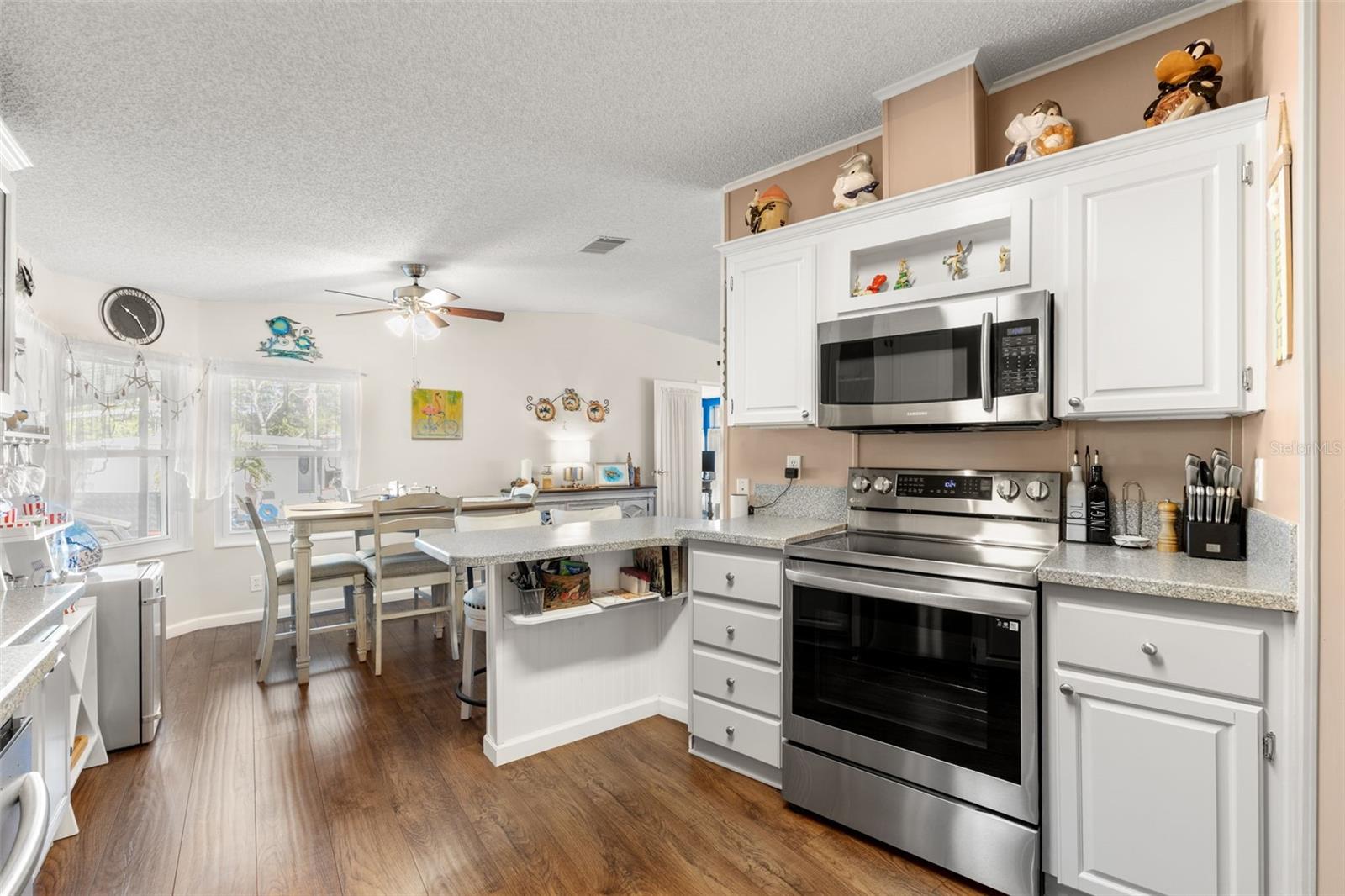 Image 9 of 31 For 624 Mount Piney Avenue Ne 703
