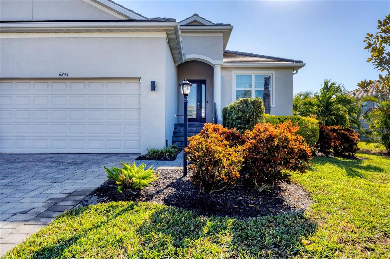 Image 6 of 61 For 6233 Champions Row Street