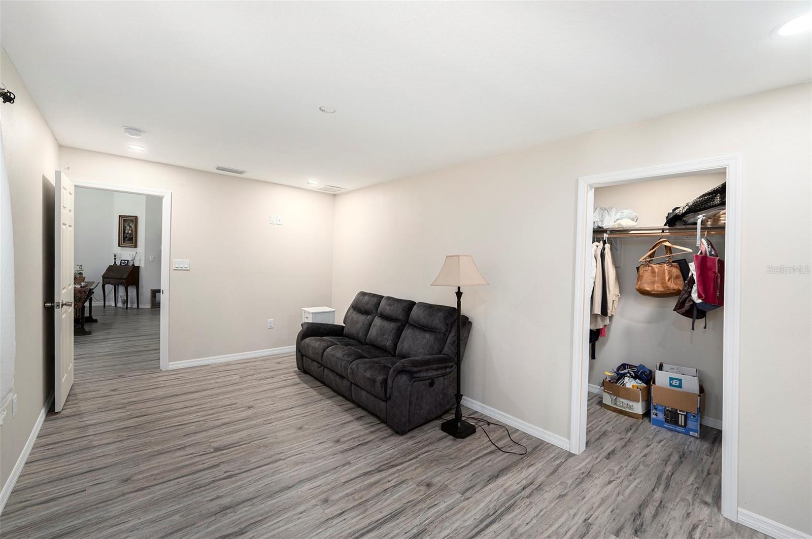 Listing photo id 21 for 516 Crest Avenue