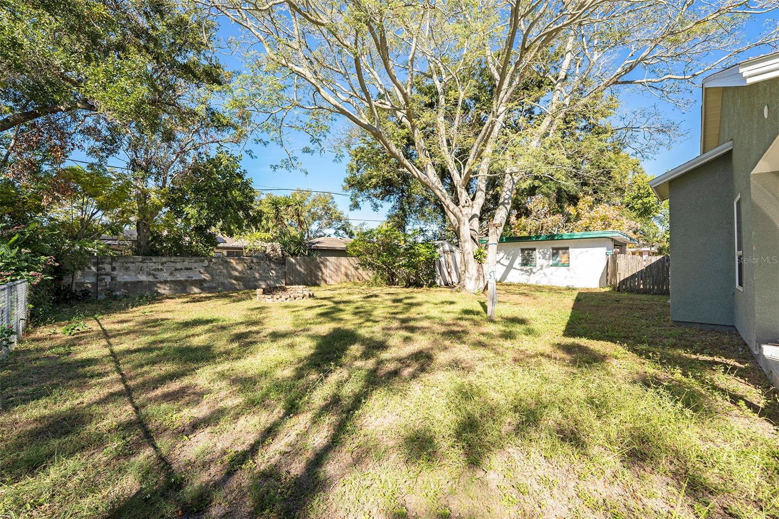 Listing photo id 24 for 516 Crest Avenue