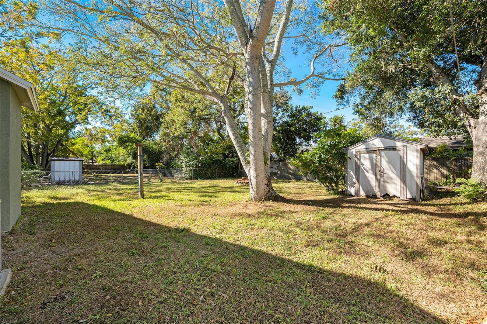 Listing photo id 25 for 516 Crest Avenue