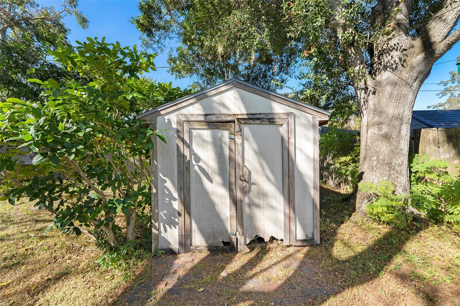 Listing photo id 26 for 516 Crest Avenue