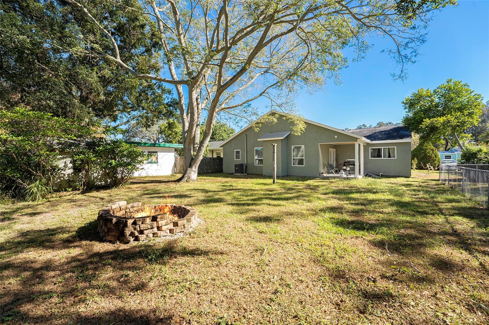 Listing photo id 27 for 516 Crest Avenue