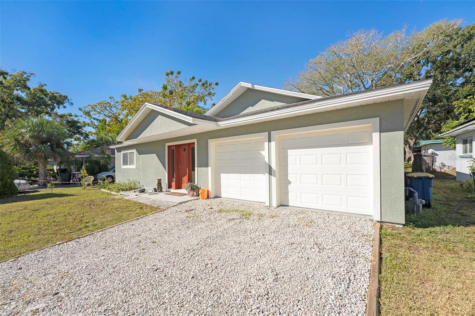 Listing photo id 2 for 516 Crest Avenue