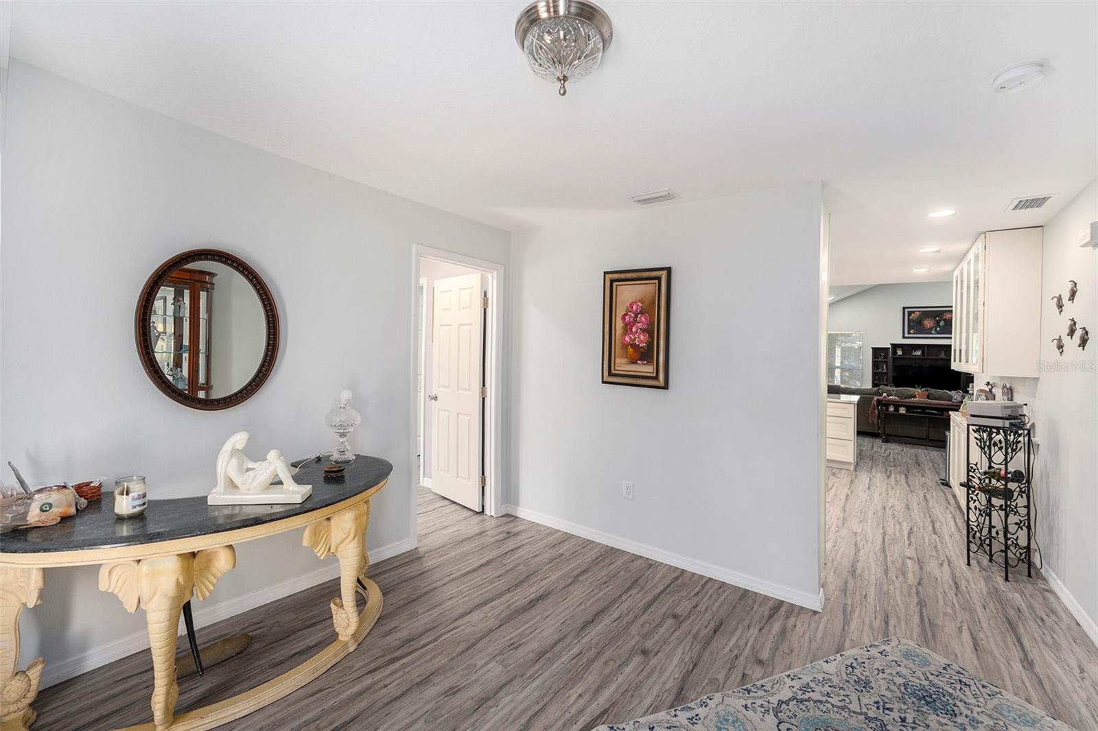 Listing photo id 5 for 516 Crest Avenue