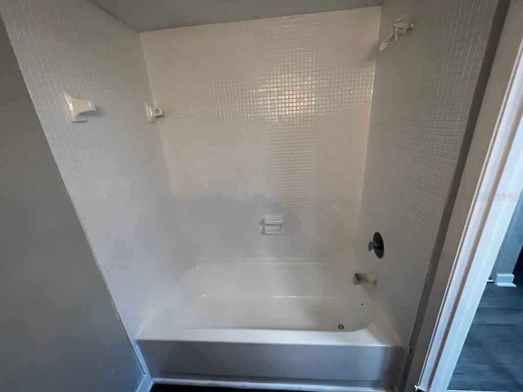 Image 11 of 14 For 6326 Newtown Circle 26b4