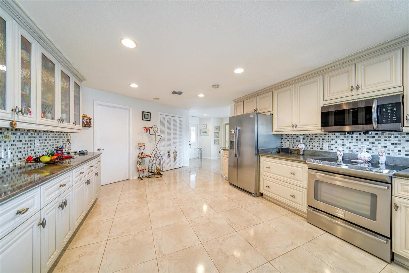 Image 11 of 47 For 206 Poinciana Lane