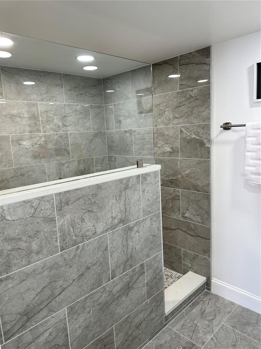 Image 28 of 48 For 5700 Escondida Boulevard S 403