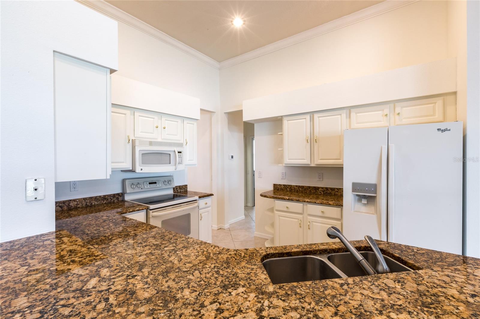 Image 10 of 28 For 7209 Colonial Lake Drive