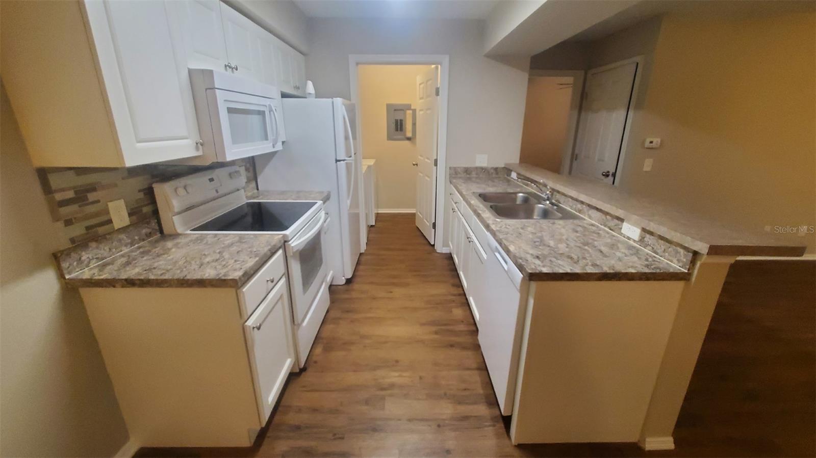 Image 9 of 42 For 36232 Misty Oaks Drive 103