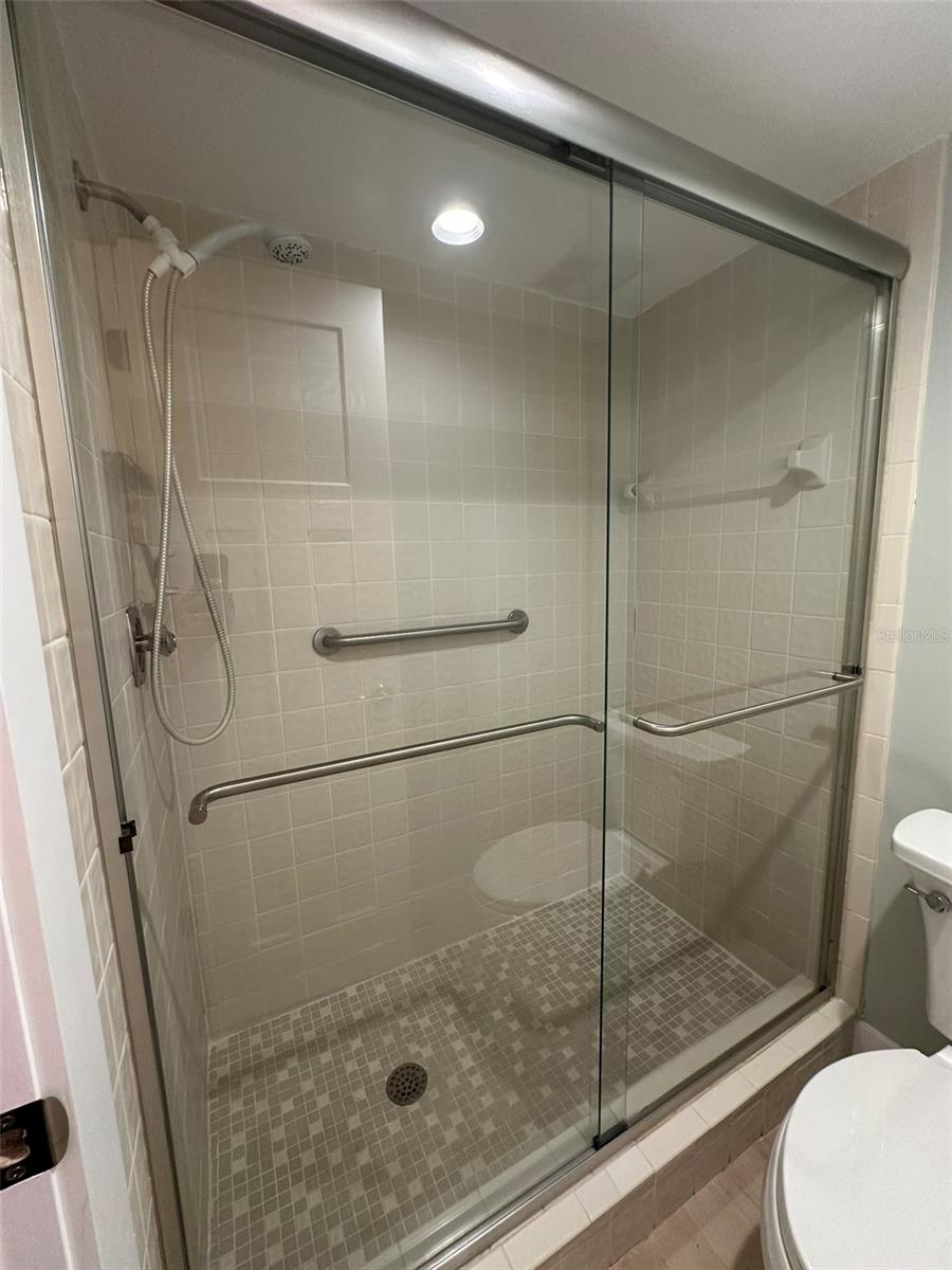 Image 17 of 35 For 1814 Mariner Drive 159