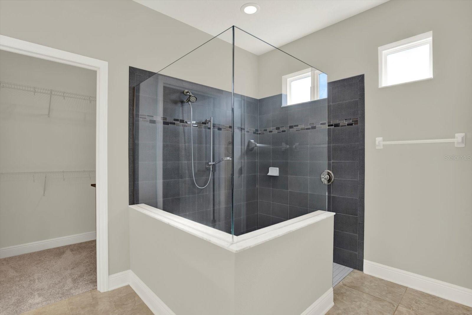 Listing photo id 14 for 19323 Hawk Valley Drive