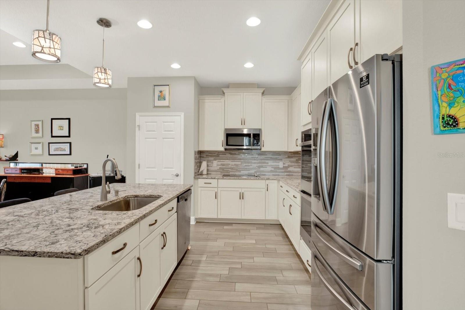 Listing photo id 1 for 19323 Hawk Valley Drive