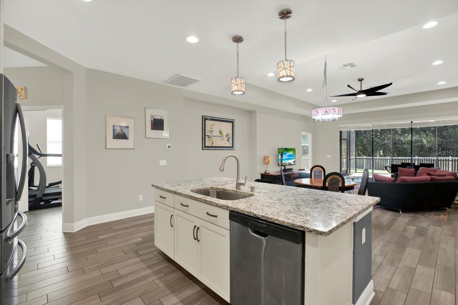 Listing photo id 5 for 19323 Hawk Valley Drive