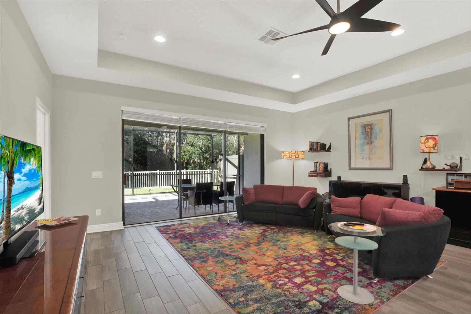 Listing photo id 7 for 19323 Hawk Valley Drive