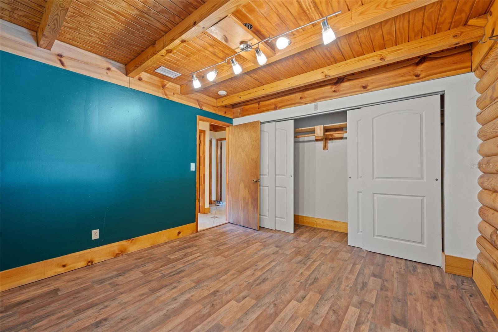 Image 33 of 55 For 18441 Oaklawn Drive