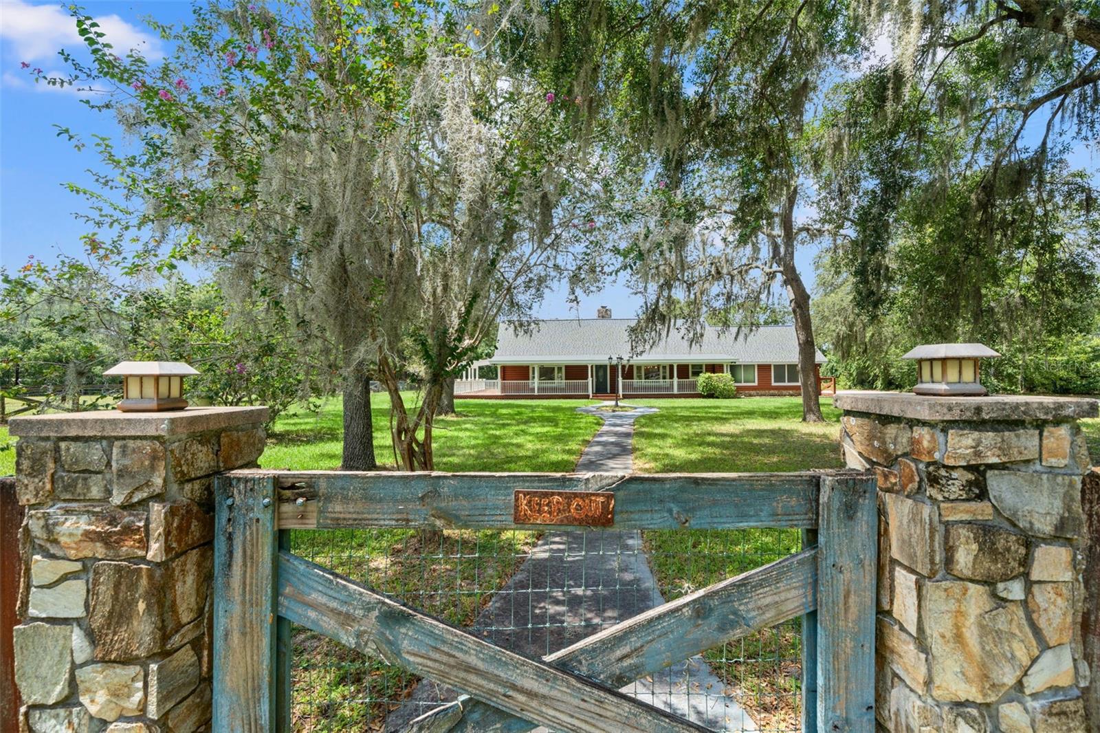 Image 5 of 55 For 18441 Oaklawn Drive