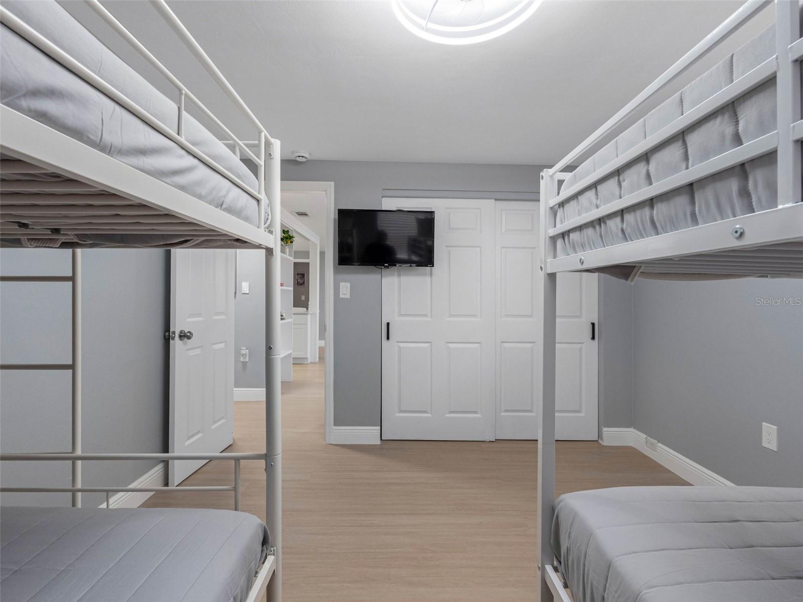 Image 14 of 33 For 1036 Viking Drive