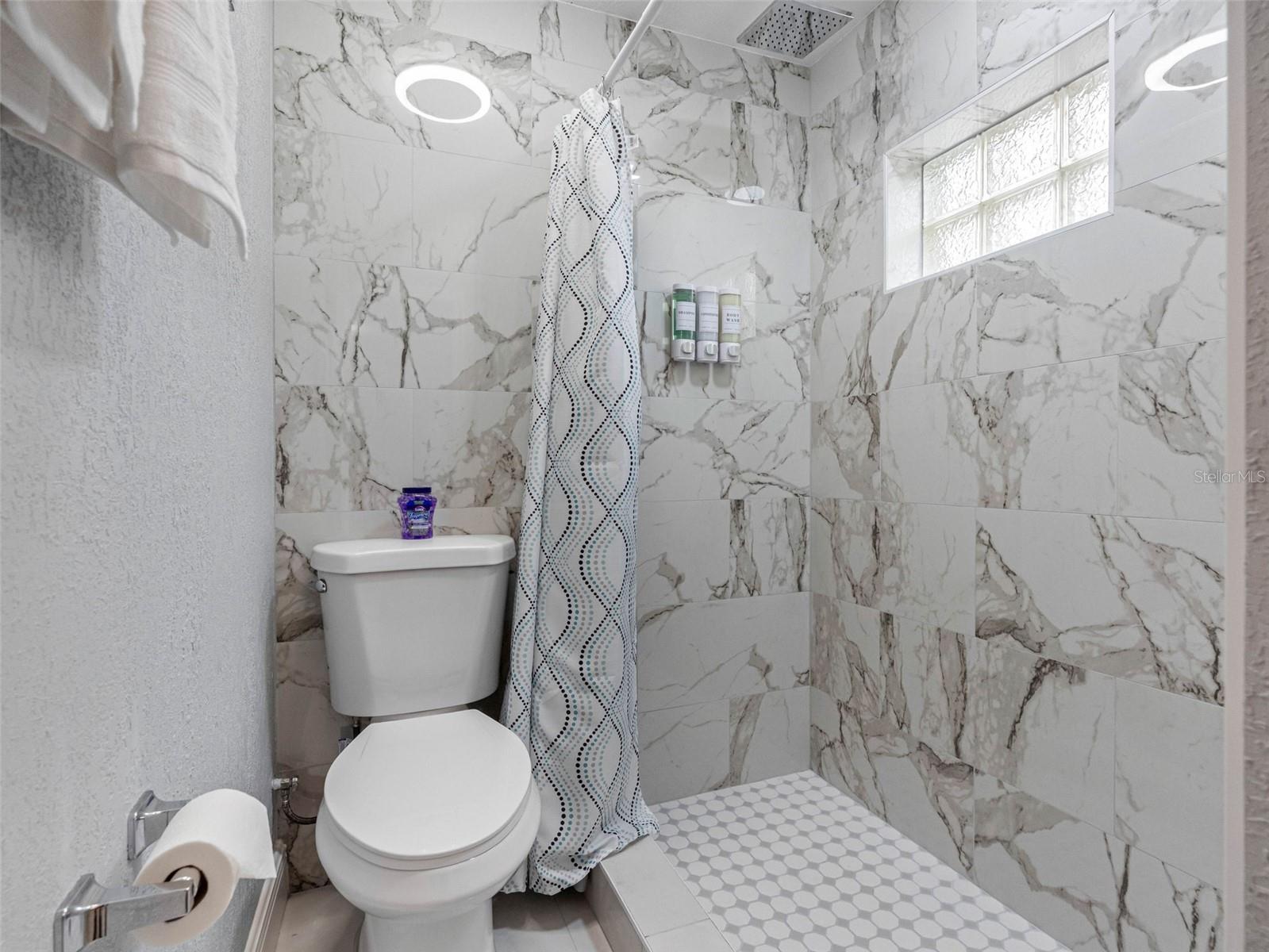 Image 19 of 33 For 1036 Viking Drive