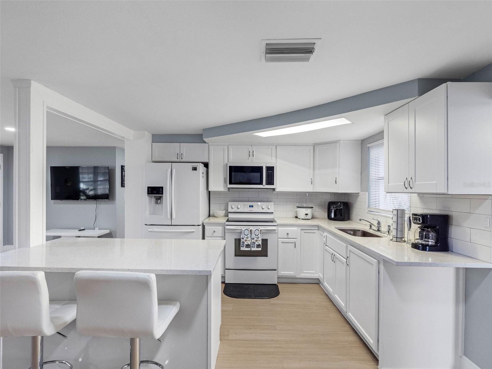 Image 4 of 33 For 1036 Viking Drive