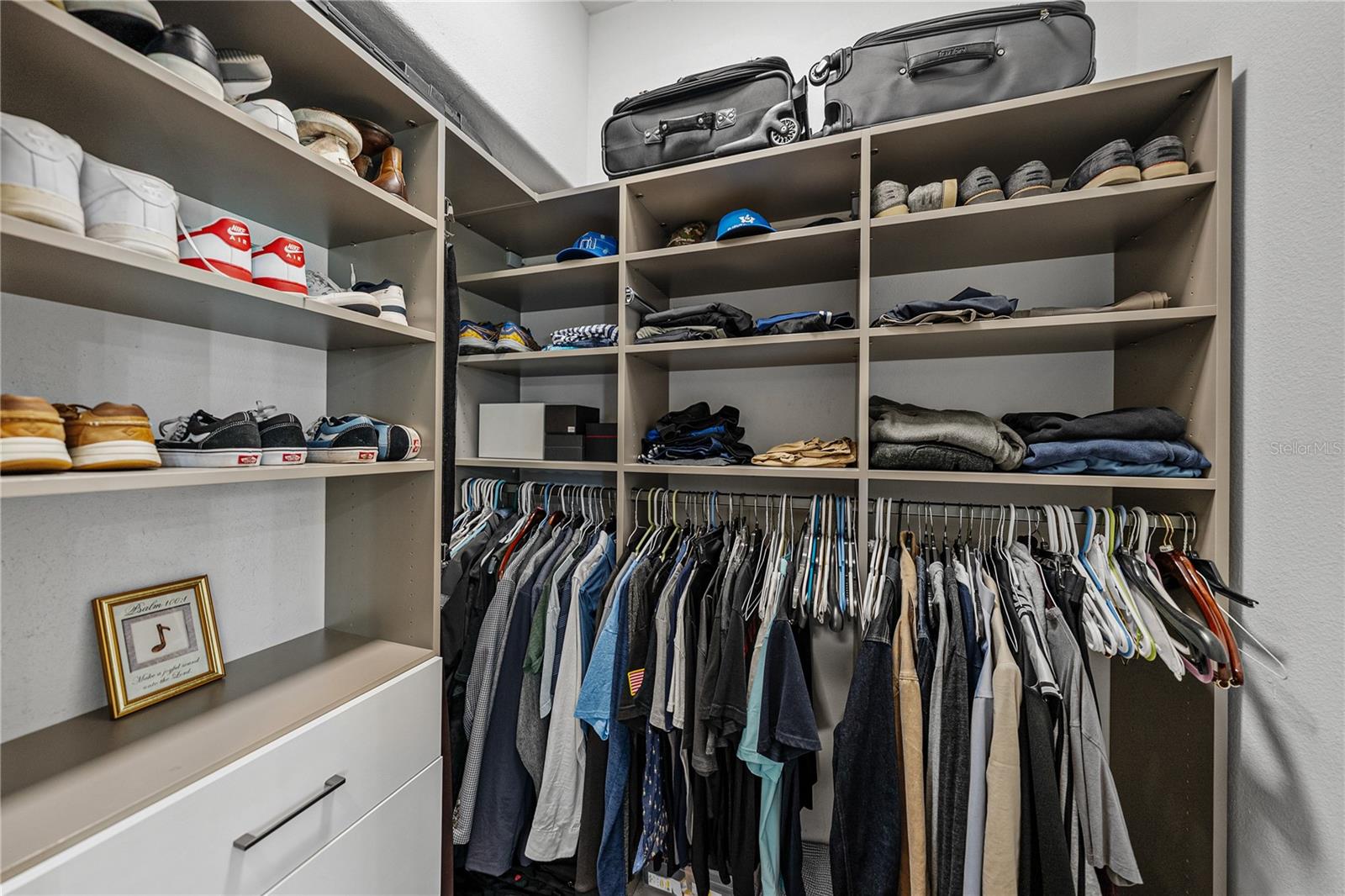 Image 43 of 100 For 6810 Luana Lane