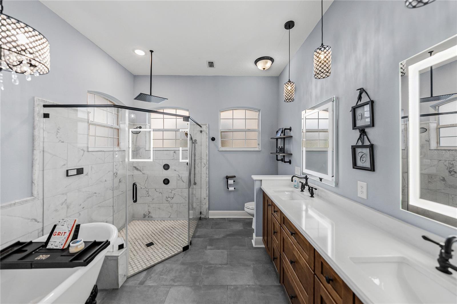 Image 44 of 100 For 6810 Luana Lane