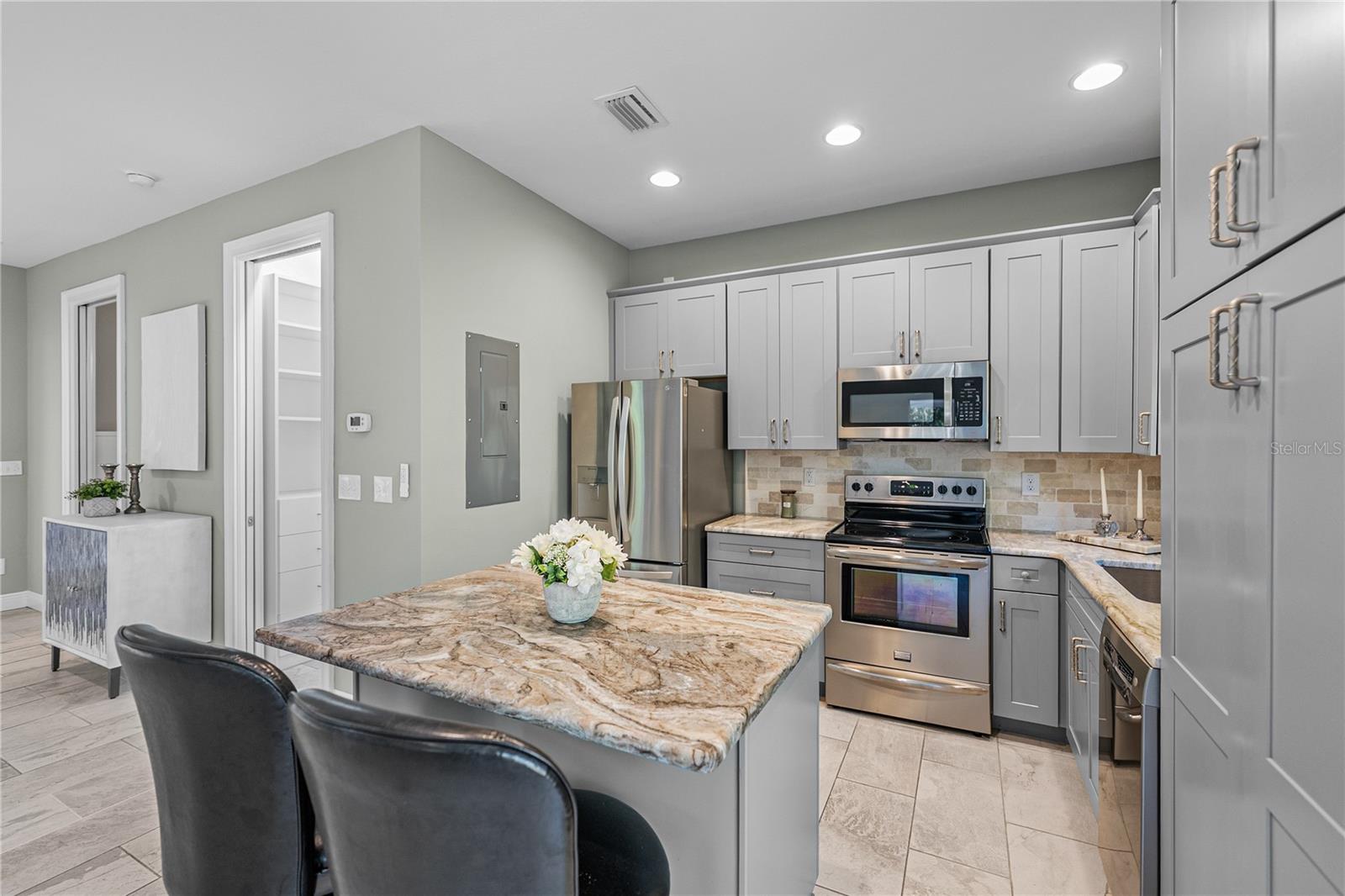 Image 83 of 100 For 6810 Luana Lane