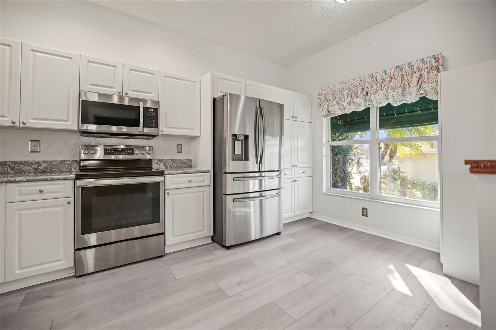 Image 18 of 67 For 6650 100th Way N 25c