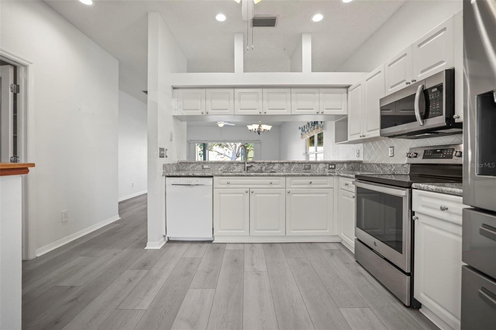 Image 19 of 67 For 6650 100th Way N 25c