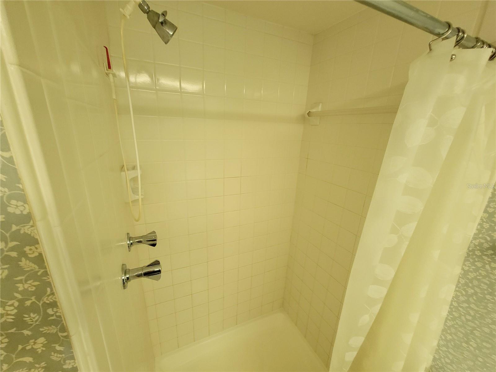 Image 15 of 30 For 5080 Locust Street Ne 223